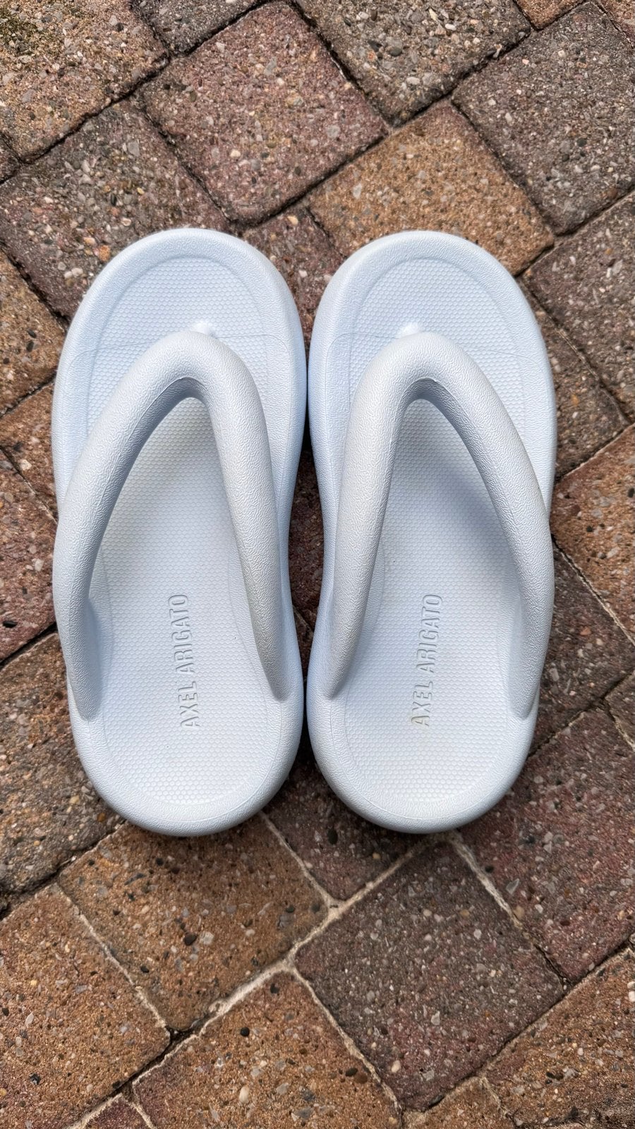 Axel Arigato Oversized Teenslippers - Maat 38-39, Ophalen of Verzenden, Zo goed als nieuw, Overige kleuren, Slippers