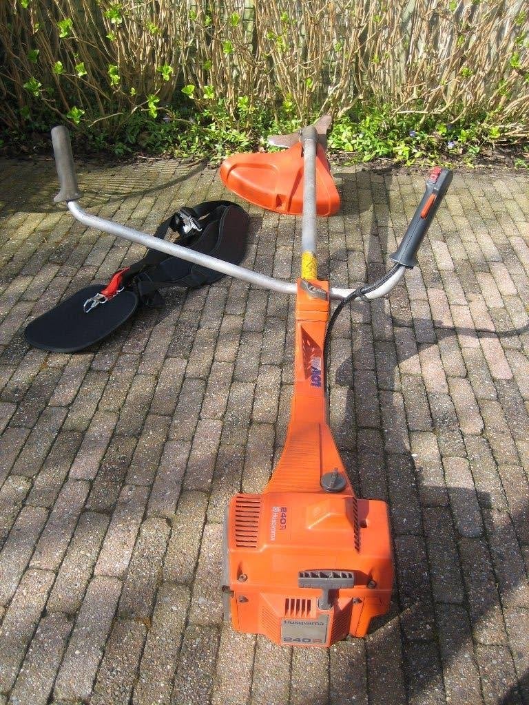 Husqvarna 240R Bosmaaier Benzine + Tuig en Mes, Tuin en Terras, Ophalen, Benzine, Gebruikt, 30 tot 50 cm