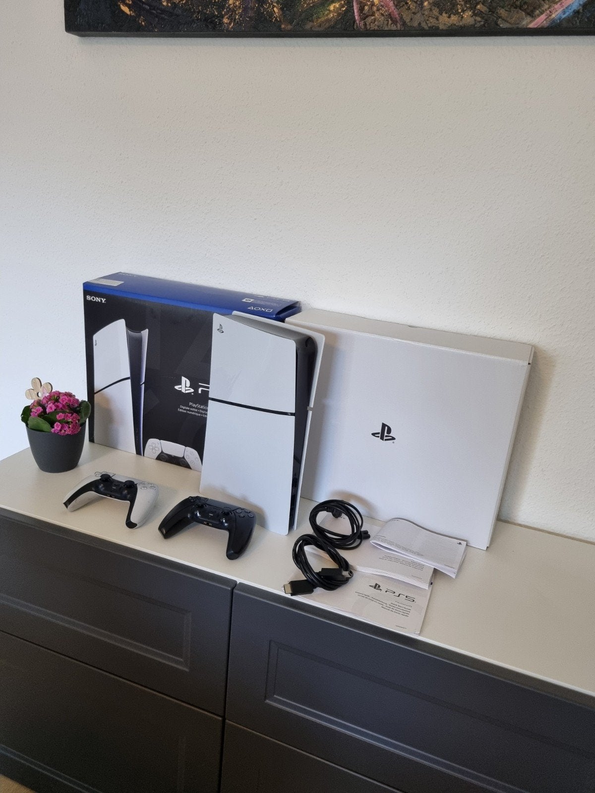 PS5 1TB Slim Edition Digitaal, zo goed als nieuw + 2 control, Spelcomputers en Games, Spelcomputers | Xbox One, Ophalen, Zo goed als nieuw