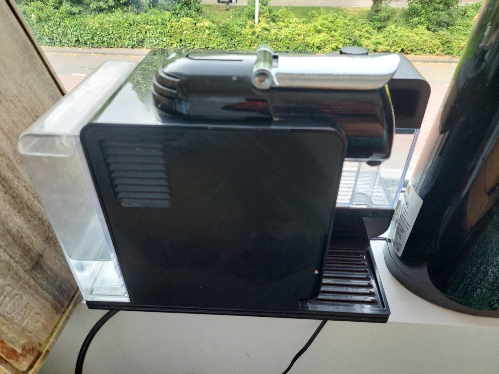 Nespresso De'Longhi koffiezetapparaat met melkopschuimer, Ophalen, Koffiepads en cups, Gebruikt, Espresso apparaat