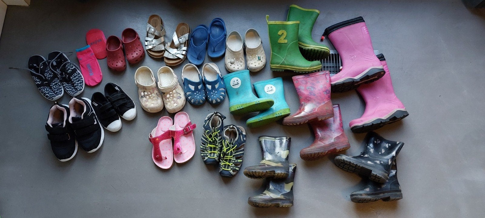 Slippers sandalen crocs laarzen gymschoenen diverse maten, Ophalen of Verzenden, Gebruikt, Jongen of Meisje, Overige typen