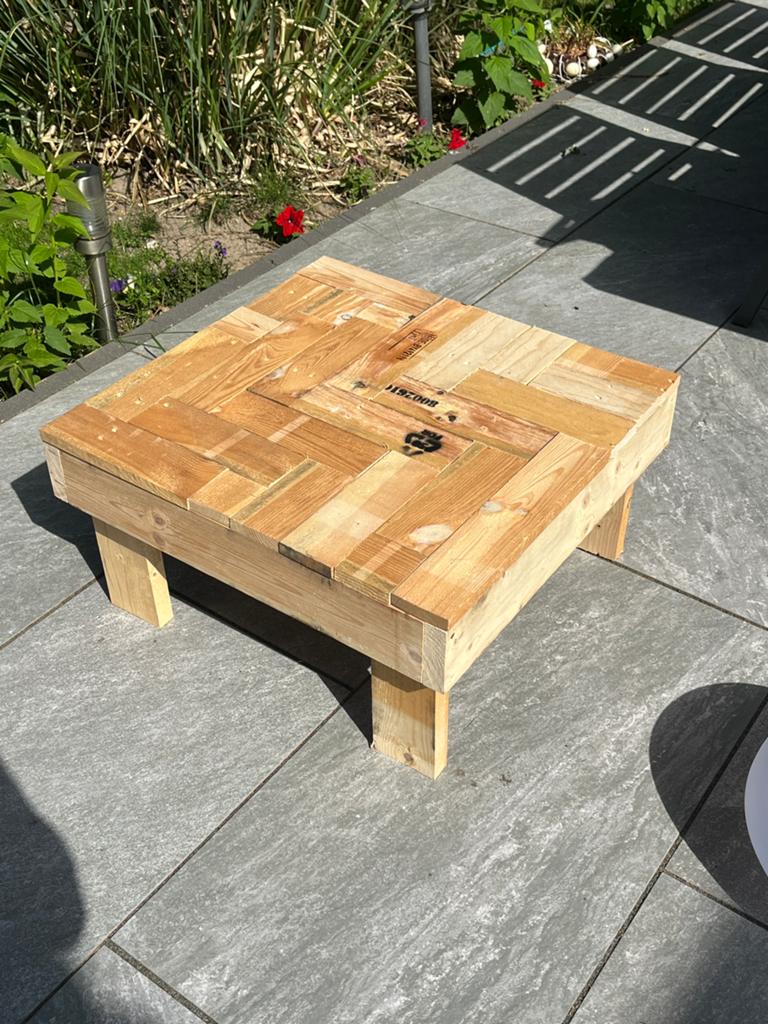 Uniek Handgemaakt Bijzettafeltje, Minder dan 45 cm, Vierkant, Nieuw, Hout