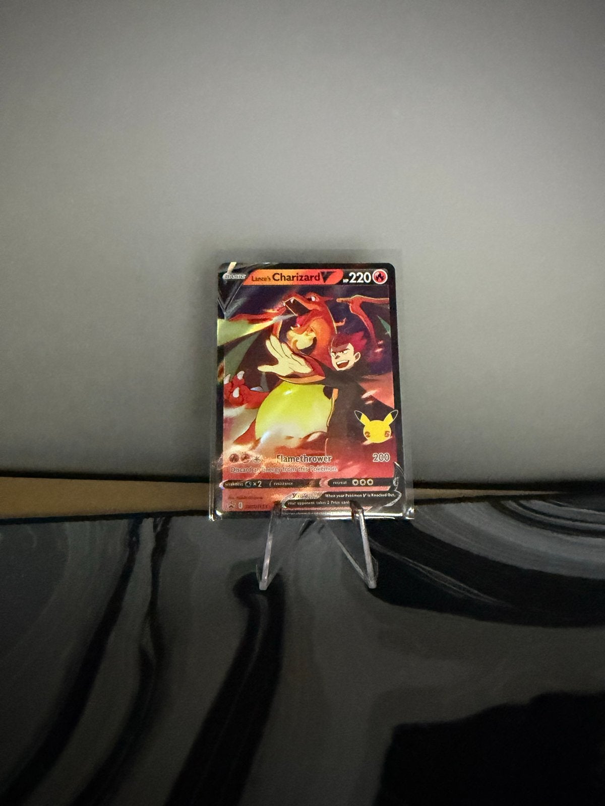 Pokémon Kaart: Charizard V 220 HP - Celebrations, Ophalen of Verzenden, Zo goed als nieuw, Losse kaart, Foil