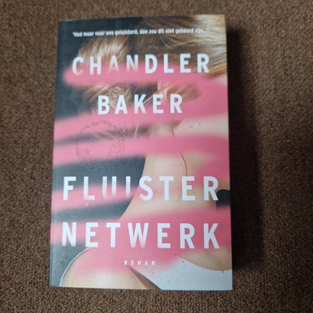 Fluisternetwerk - Chandler Baker (Roman), Chandler Baker, Ophalen of Verzenden, Zo goed als nieuw, Nederland