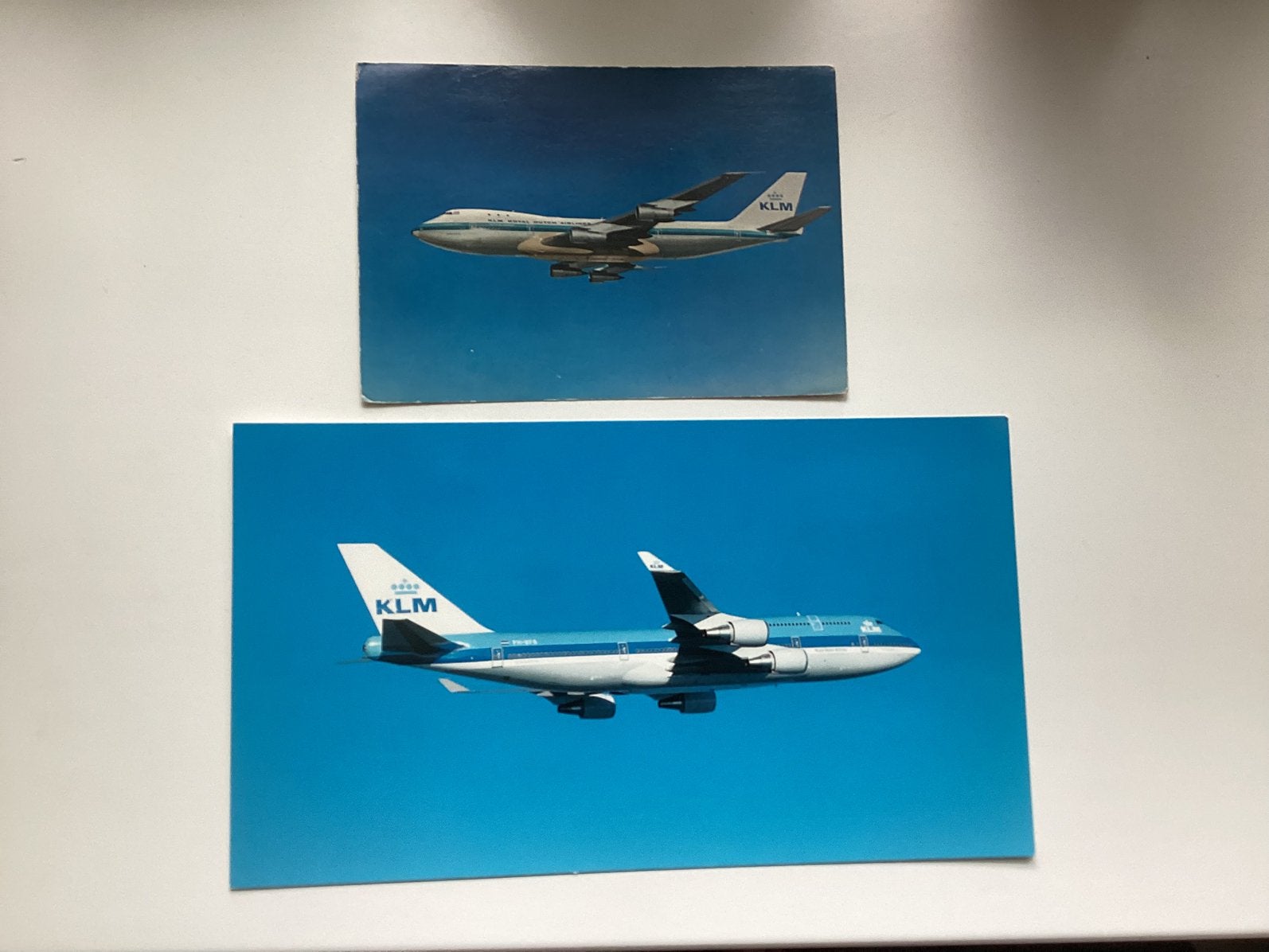 2 KLM Boeing 747 ansichtkaarten, Verzamelen, Ansichtkaarten | Nederland, Ophalen of Verzenden, 1960 tot 1980, Gelopen, Utrecht