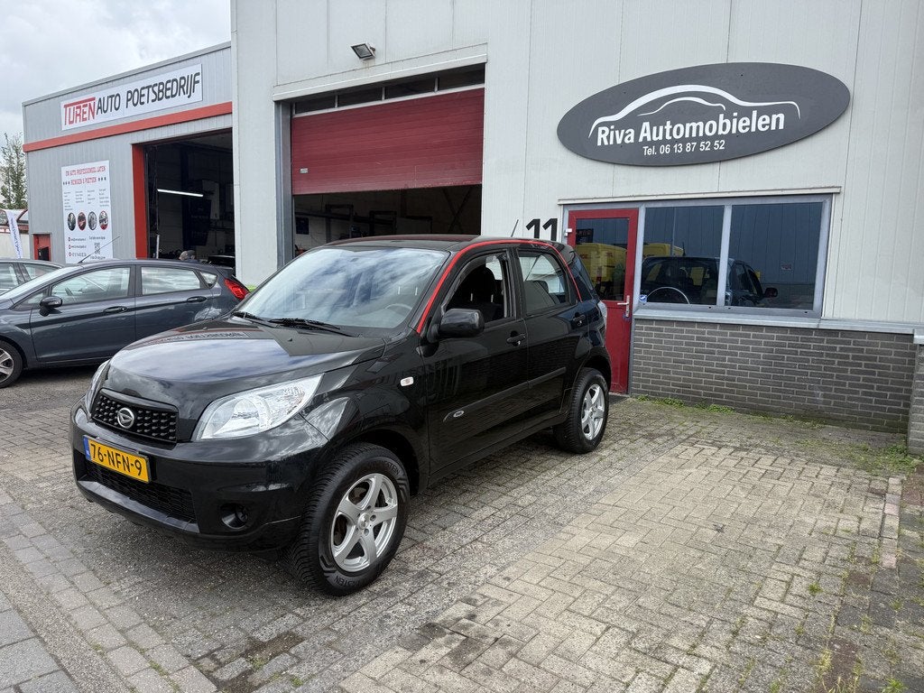 Daihatsu Terios 1.5 2WD Tour (bj 2010), Auto's, Daihatsu, 1350 kg, 400 kg, Zwart, Bedrijf