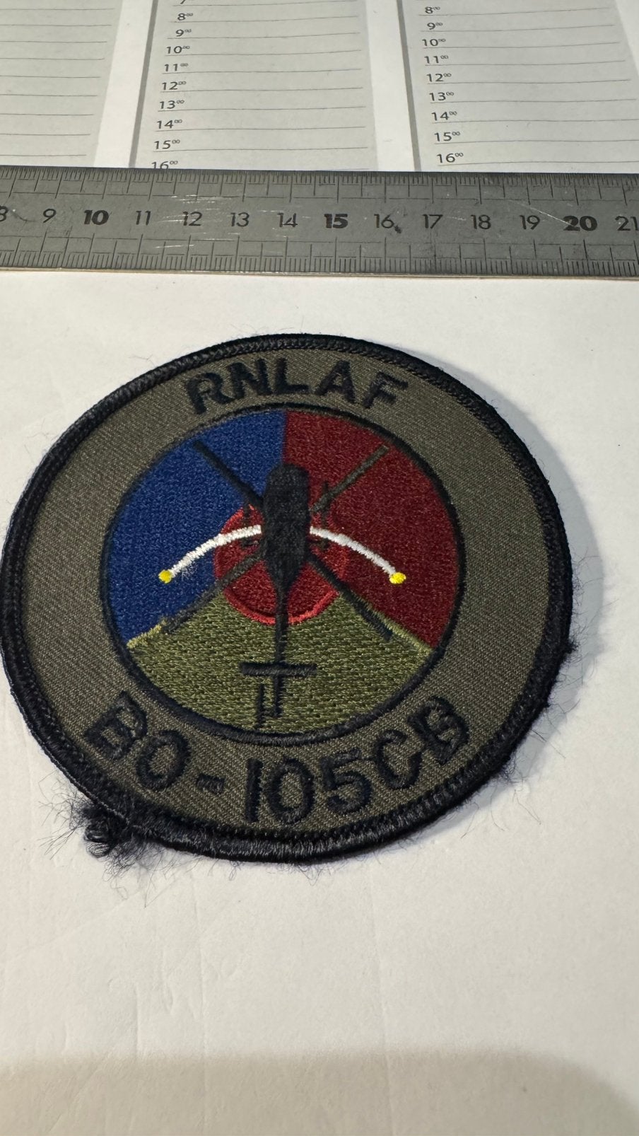 Patch luchtmacht klu roundel Bo-105CB, Ophalen of Verzenden, Zo goed als nieuw, Patch, Badge of Embleem