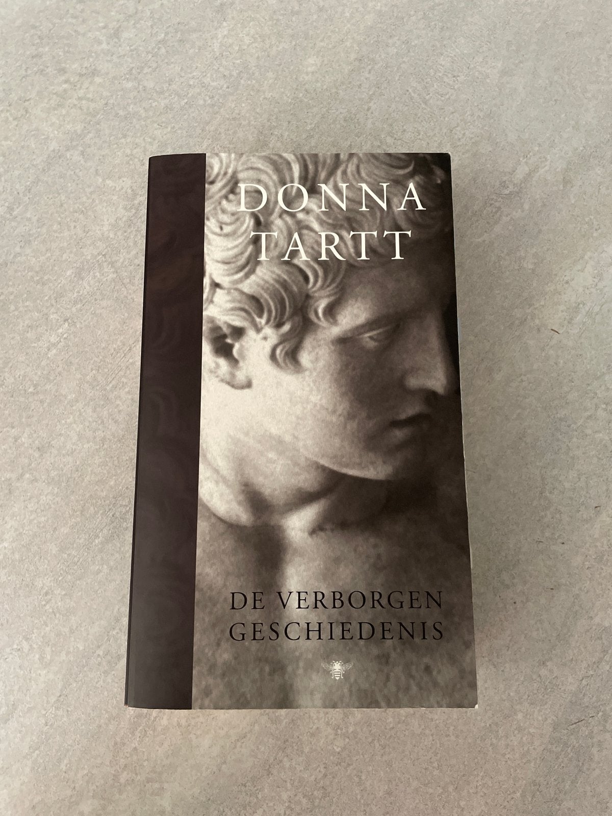 De Verborgen Geschiedenis - Donna Tartt (Paperback), Boeken, Ophalen of Verzenden, Gelezen, Nederland