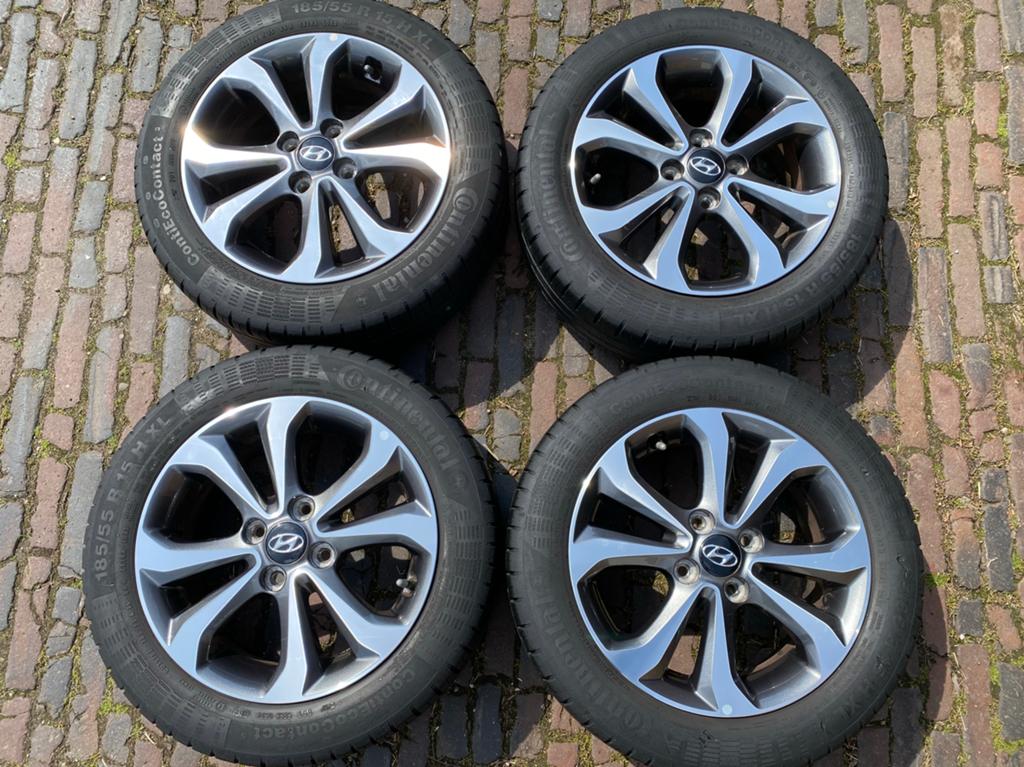 15” Hyundai i10 bicolor velgen + TPMS + Continental banden, Auto-onderdelen, Banden en Velgen, 15 inch, Banden en Velgen, Zomerbanden