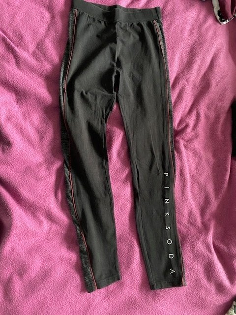 lange broek pink soda mt 32, Kleding | Dames, Broeken en Pantalons, Zo goed als nieuw, Maat 34 (XS) of kleiner, Zwart, Lang, Ophalen of Verzenden