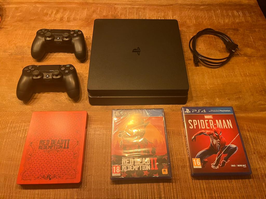 PS4 Slim 1TB + 2 controllers & 2 games (RDR2 geseald), Ophalen, Zo goed als nieuw, Met 2 controllers, Slim