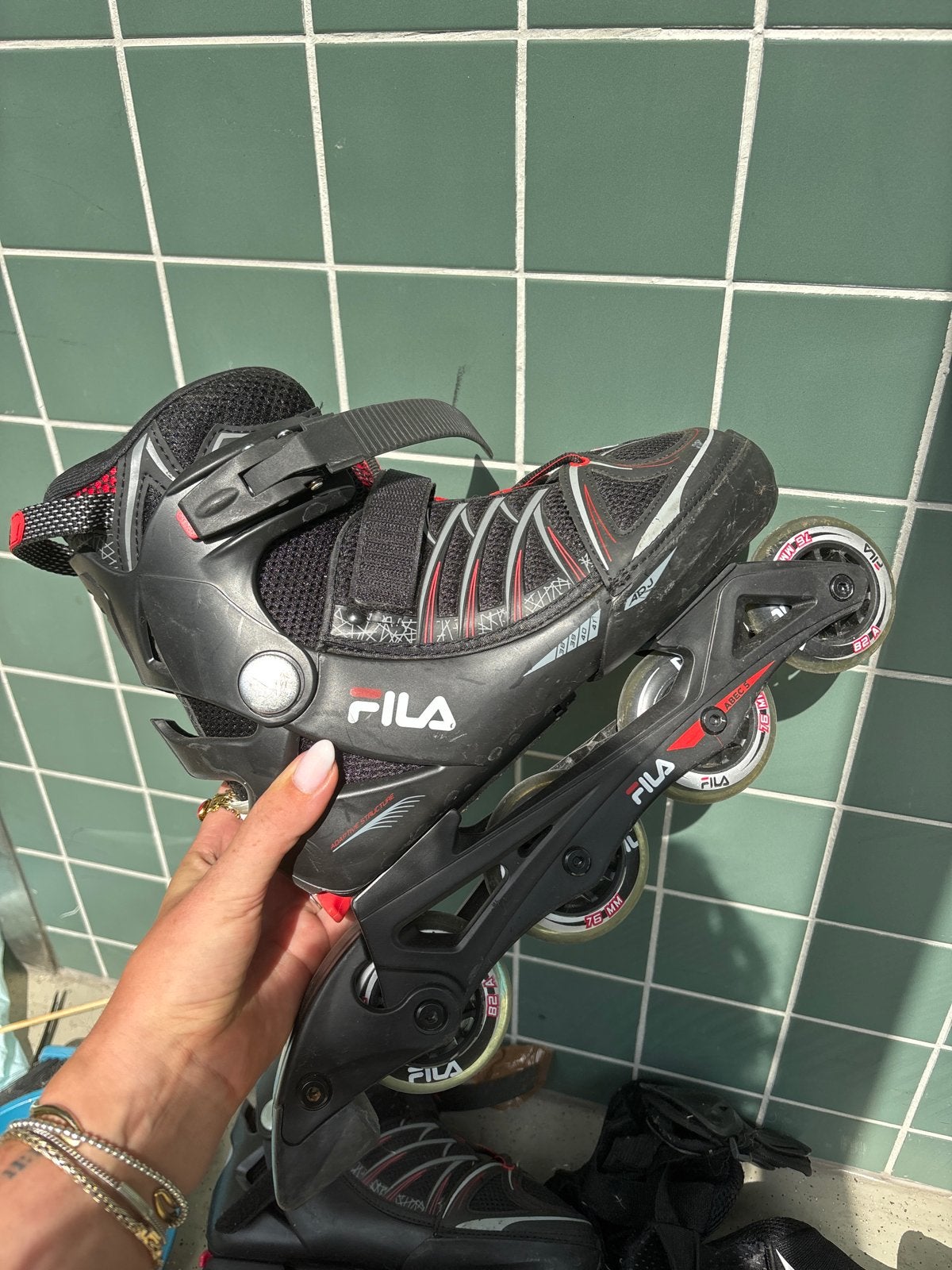 Fila skates met bescherming, maat 38-41, Verstelbaar, Kinderen, Zo goed als nieuw, Inline skates 4 wielen