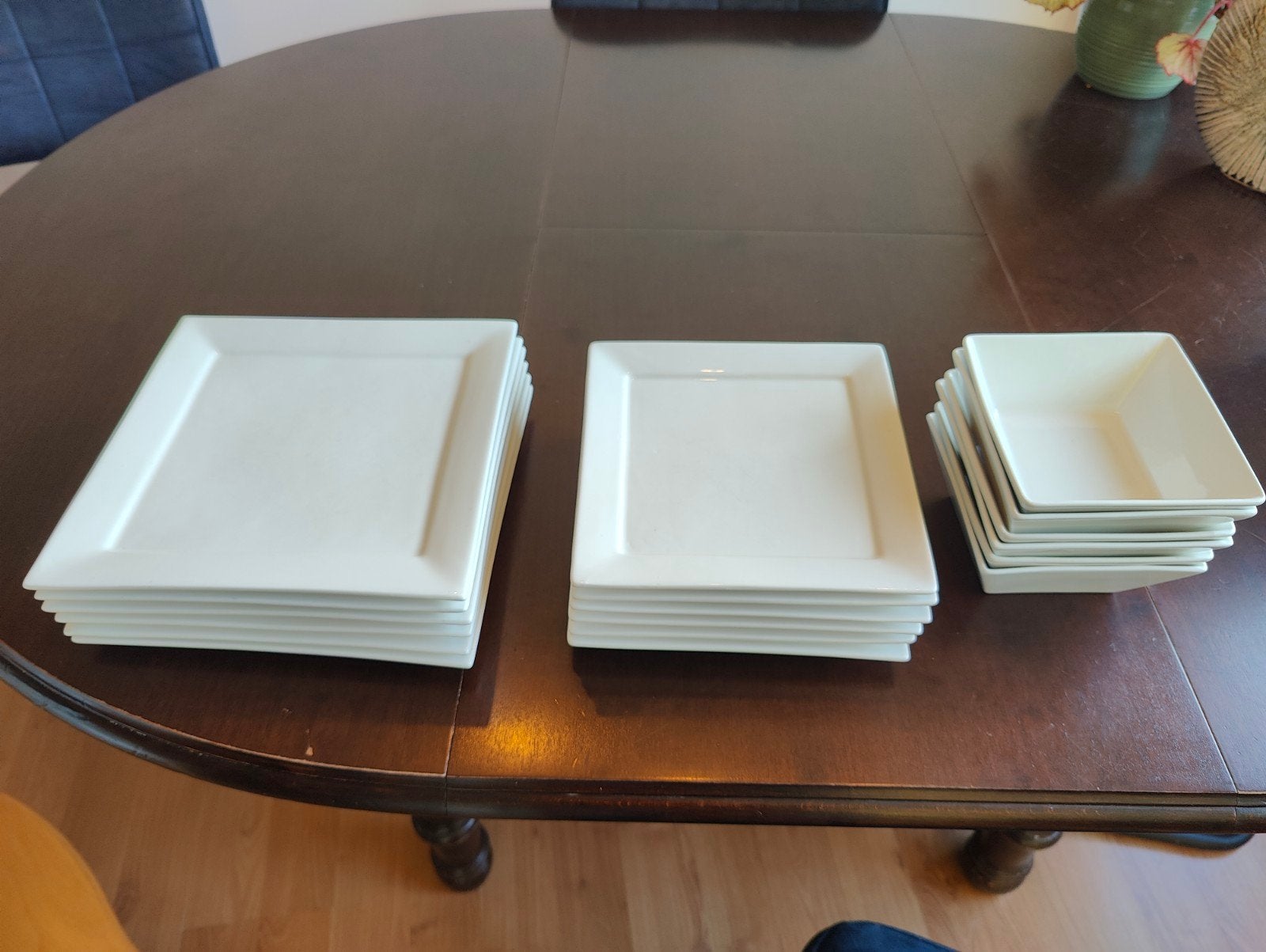 Wit vierkant servies: borden en kommen, 6 personen, Ophalen, Keramiek, Zo goed als nieuw, Effen