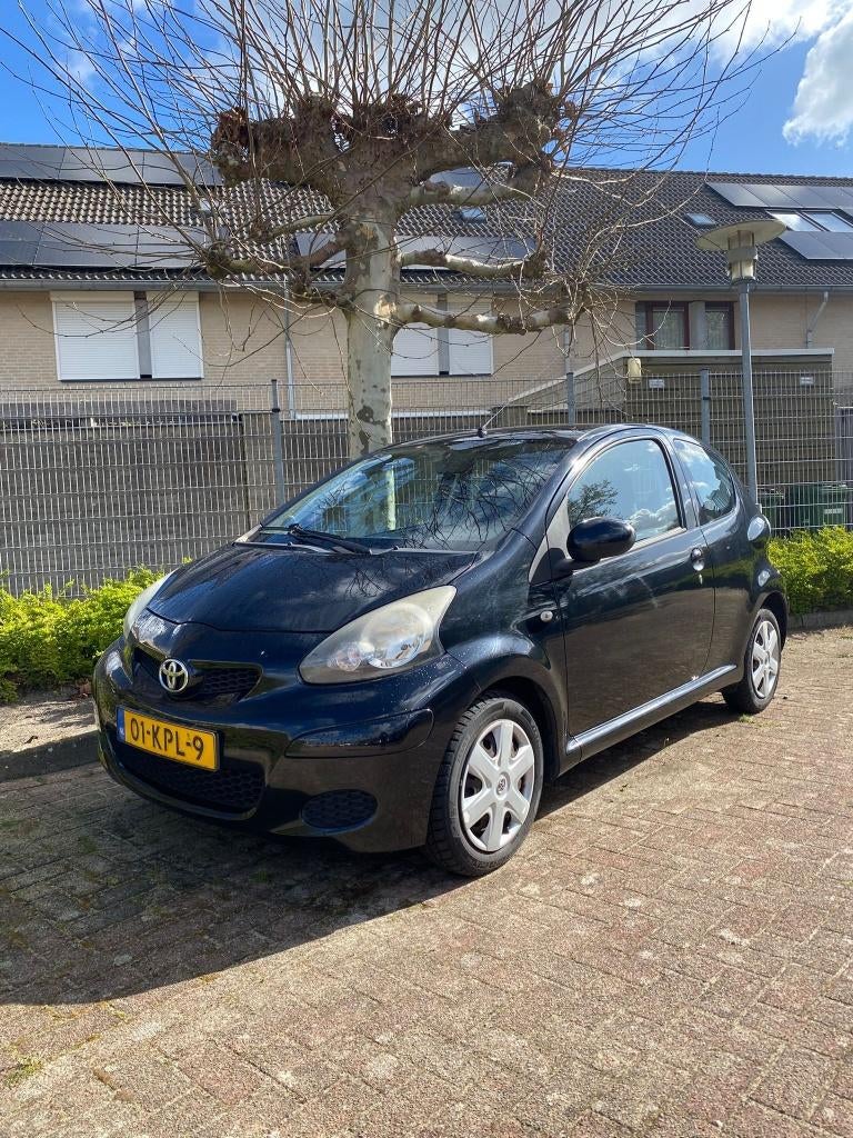 Toyota Aygo 1.0 12V Vvt-i 3DRS MMT 2010 Zwart, Auto's, Toyota, Voorwielaandrijving, Stof, 4 stoelen, Origineel Nederlands