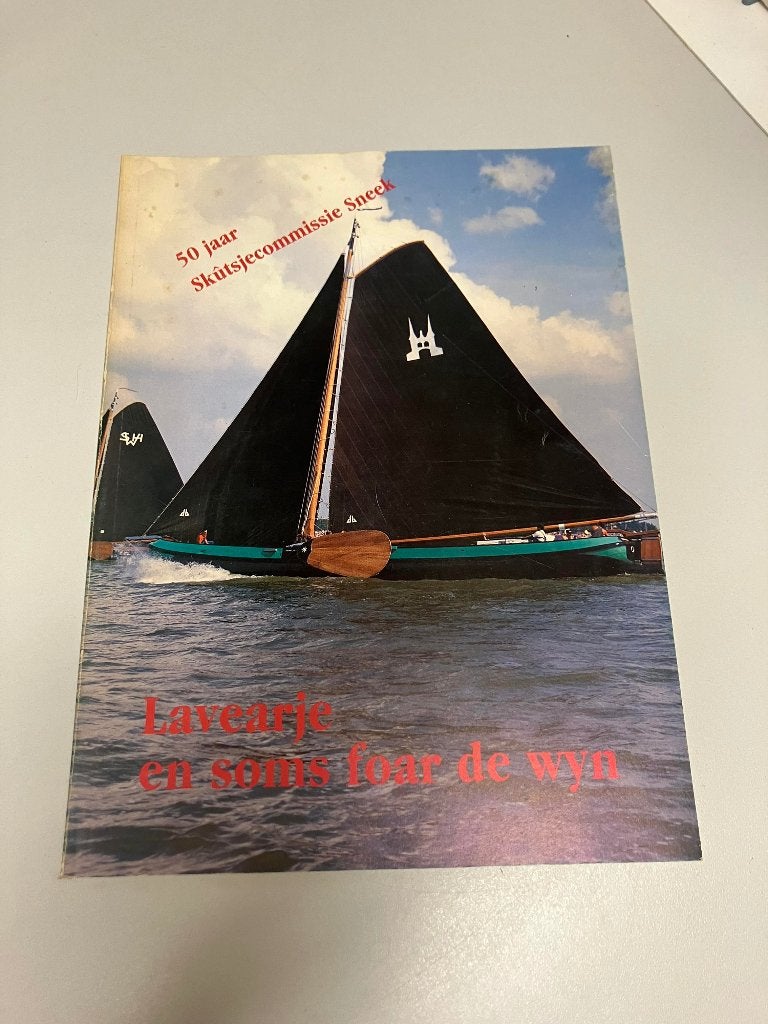 50 jaar skutsjecommissie Sneek, Boeken, Geschiedenis | Stad en Regio, Ophalen of Verzenden, Gelezen