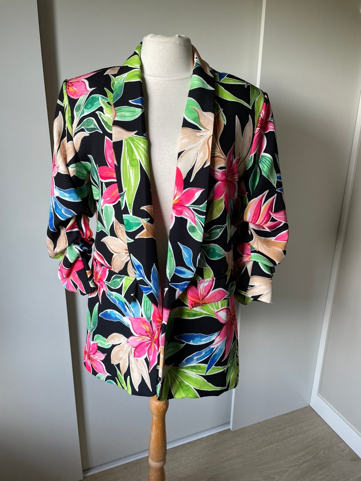 Blazer met kleurrijke bloemen zie omschrijving, Kleding | Dames, Ophalen of Verzenden, Zo goed als nieuw, Roze