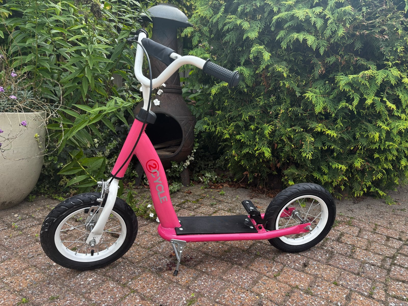 Roze 2Cycle step met handrem en standaard, Fietsen en Brommers, Ophalen of Verzenden, Gebruikt, Gewone step