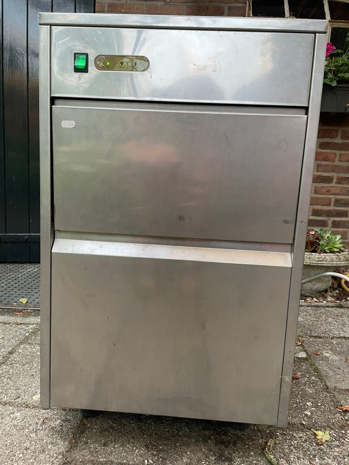 Professionele Saro ijsblokjes machine, goed werkend, Ophalen, Gebruikt, Koelen en Vriezen