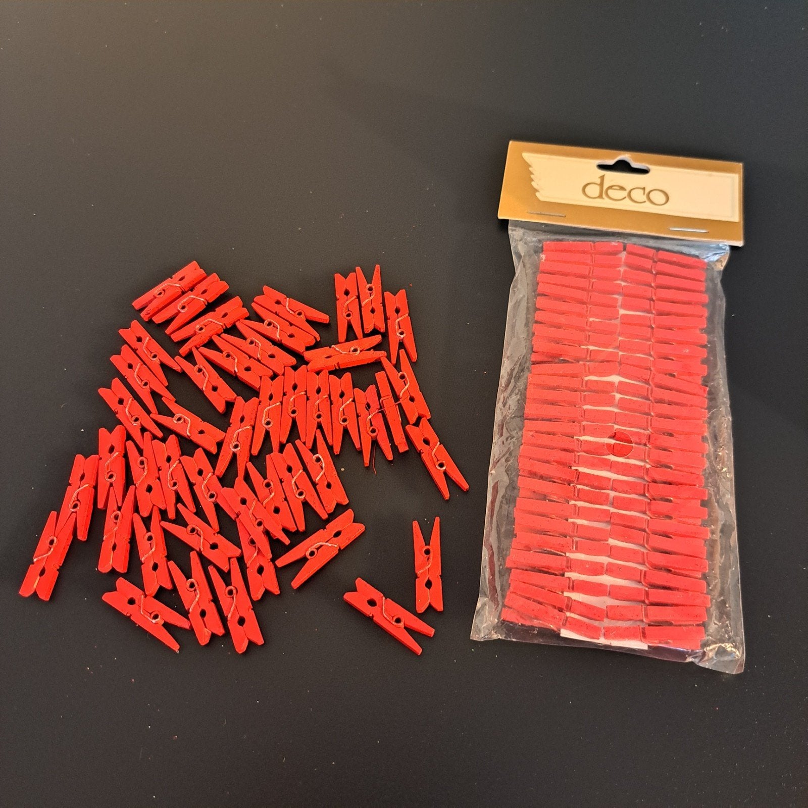 Mini knijpers rood.
Handig om kaartjes mee op te hangen.
Ook, Diversen, Kerst, Ophalen of Verzenden, Nieuw