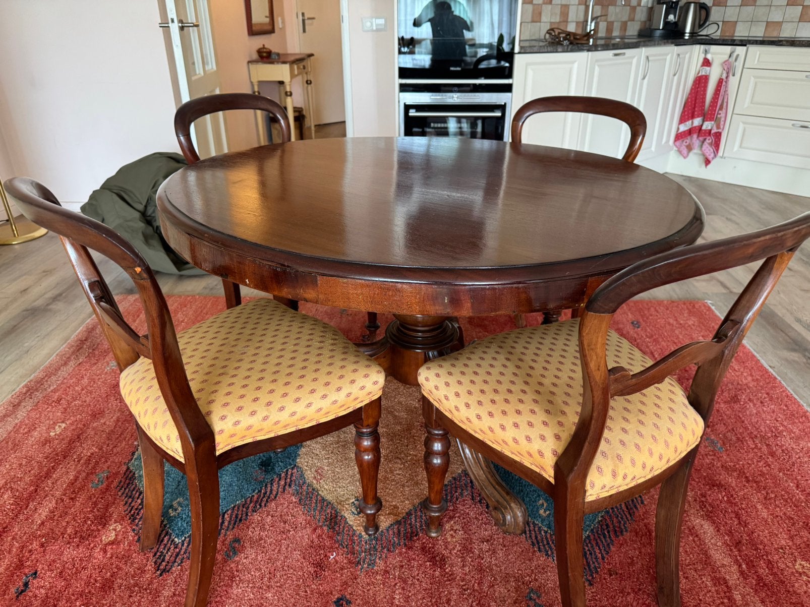Victoriaanse eettafel met 4 stoelen, Ophalen, Zo goed als nieuw, 4 tot 6 stoelen