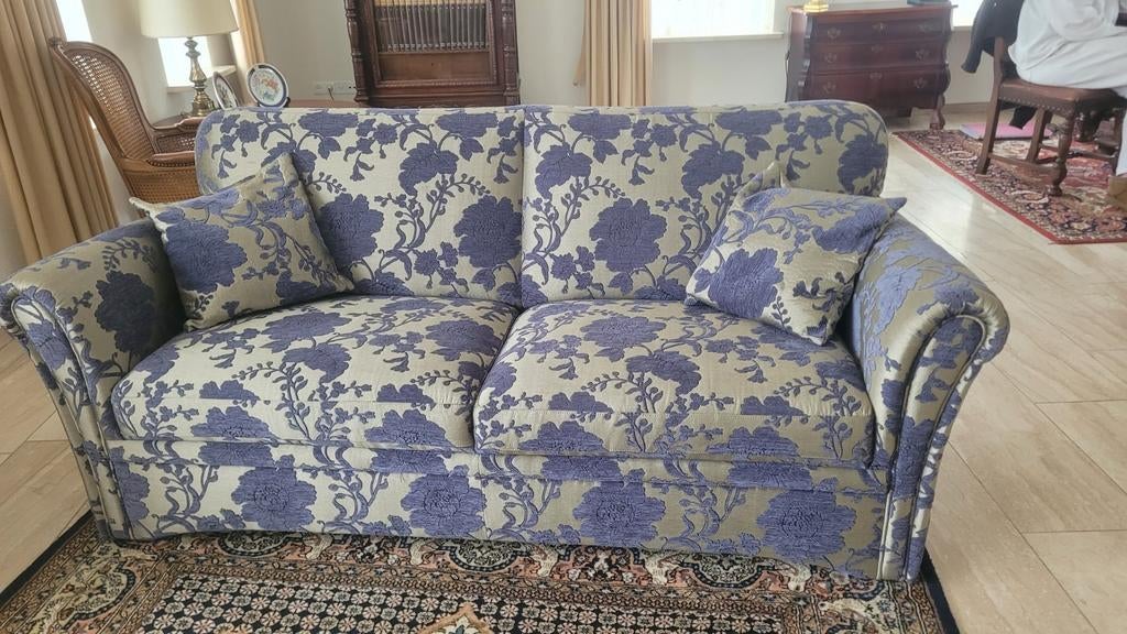 Degelijke bank, opnieuw bekleed met bloemenstof, Ophalen, Gebruikt, Stof