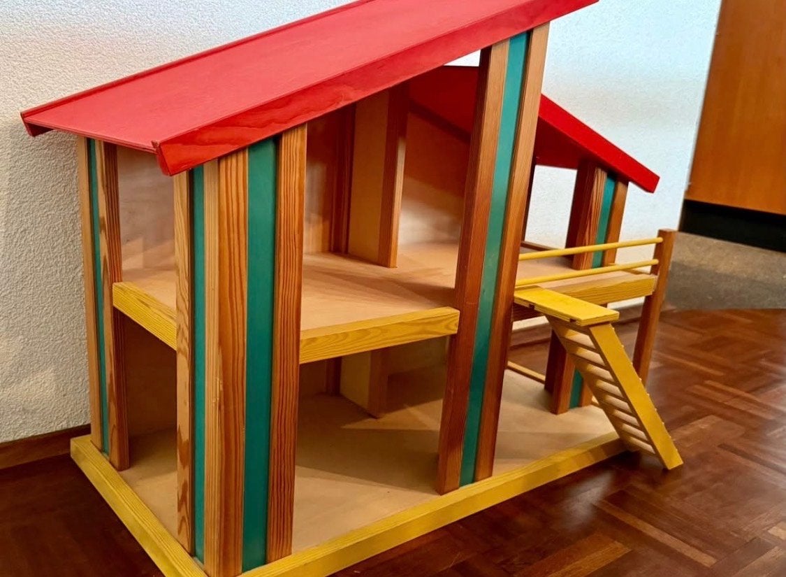 Houten Poppenhuis met gedetailleerde items - zie foto’s, Ophalen, Zo goed als nieuw, Jongen of Meisje