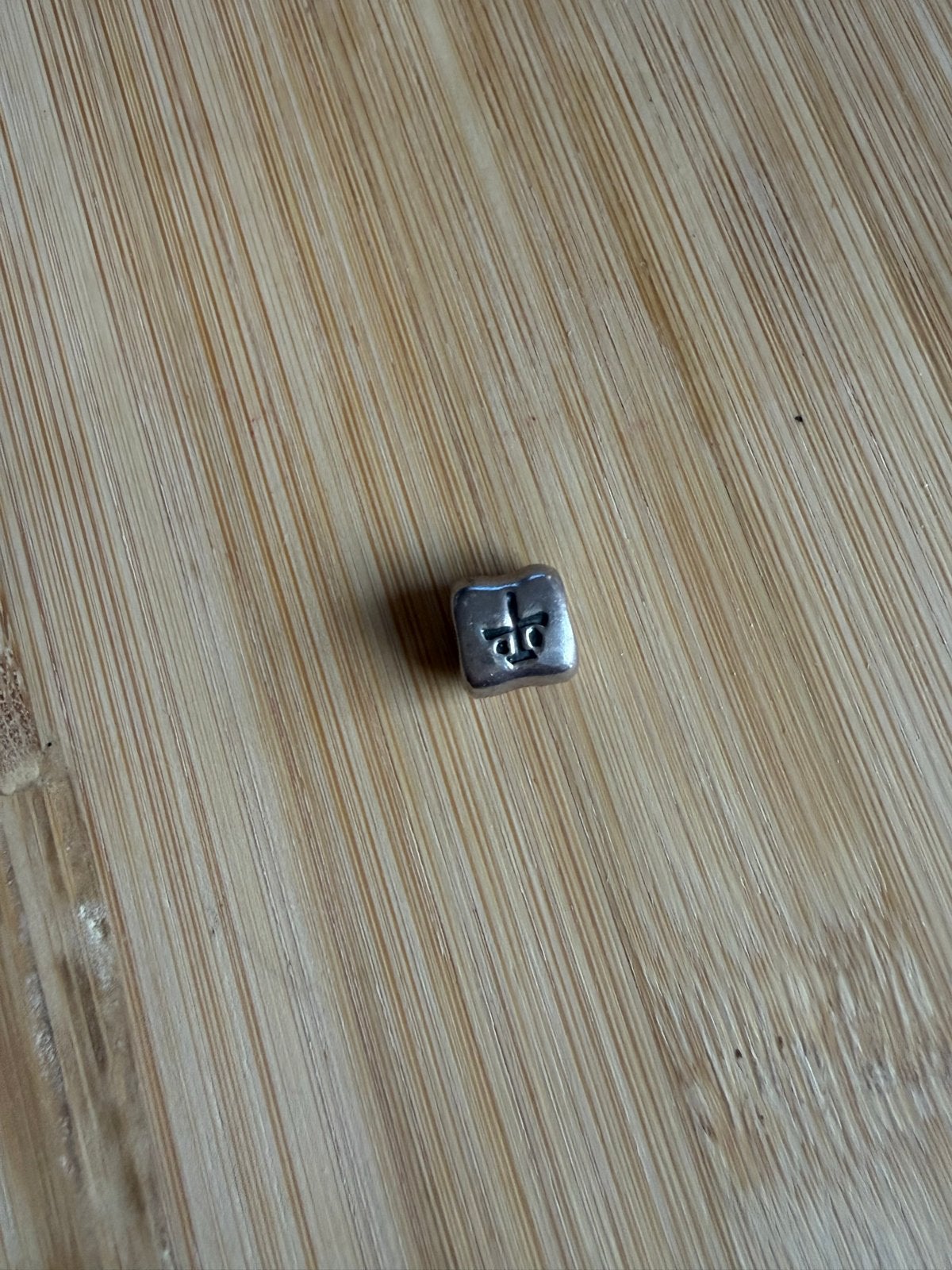 Zilveren bedel met uniek symbool, Overige merken, Ophalen of Verzenden, Zo goed als nieuw, 1 bedel