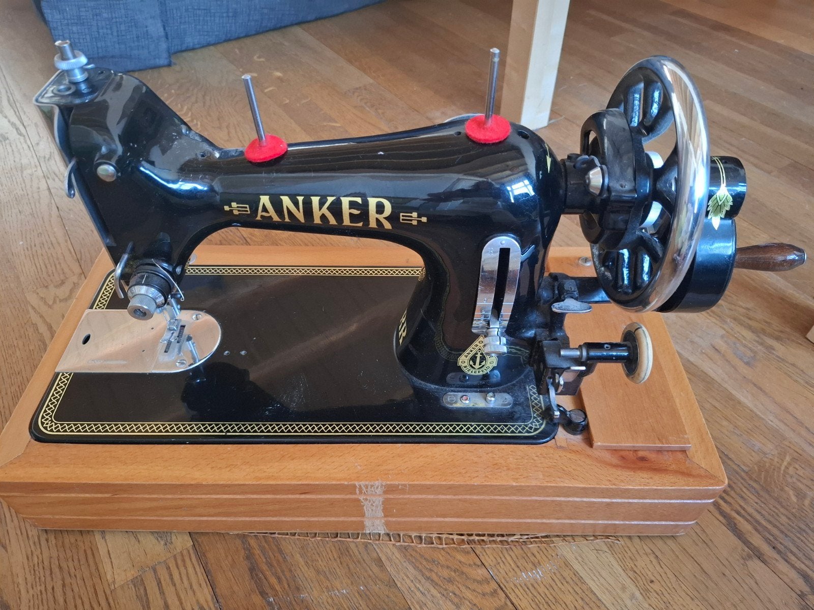 Anker Naaimachine met Handzwengel in Houten Koffer, Ophalen
