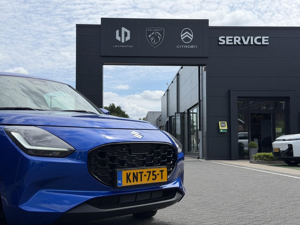 Suzuki Swift Select 1.2 Smart Hybrid 82PK Navigatie, Achteru, Auto's, Suzuki, Voorwielaandrijving, 12 maanden, Stof, Origineel Nederlands