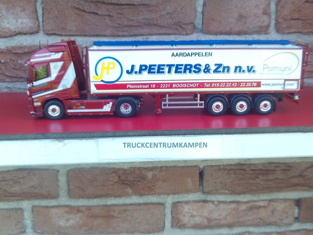 Tekno  Volvo  FH5  van  J.  Peeters  en  Zn.