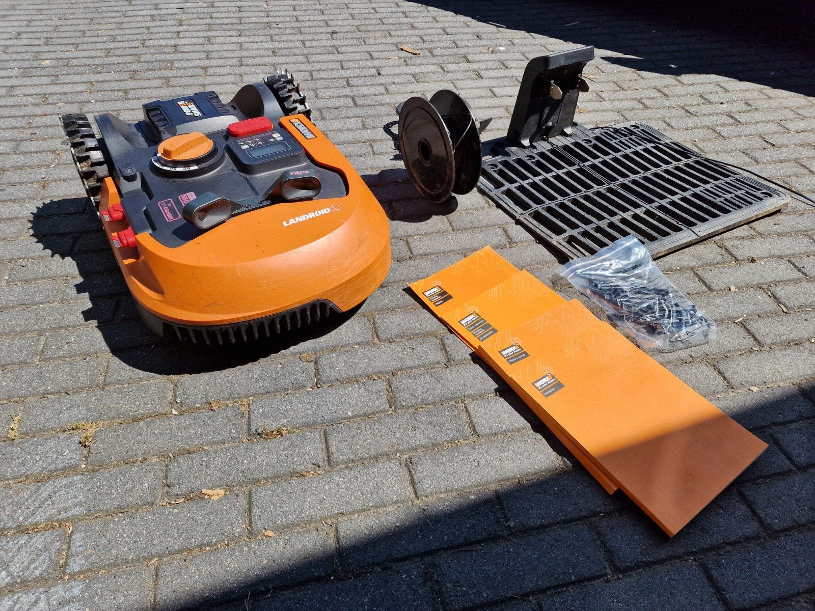 Worx Landroid L2000 WR155e Robotmaaier met ACS-module, Cirkelmaaier, Gebruikt, Ophalen of Verzenden, 30 t/m 39 cm