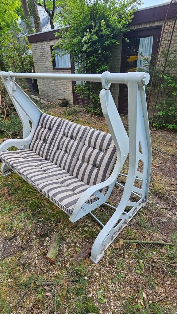 Comfortabele schommelbank voor in de tuin, Tuin en Terras, Ophalen of Verzenden, Gebruikt, Kunststof, Schommelbank