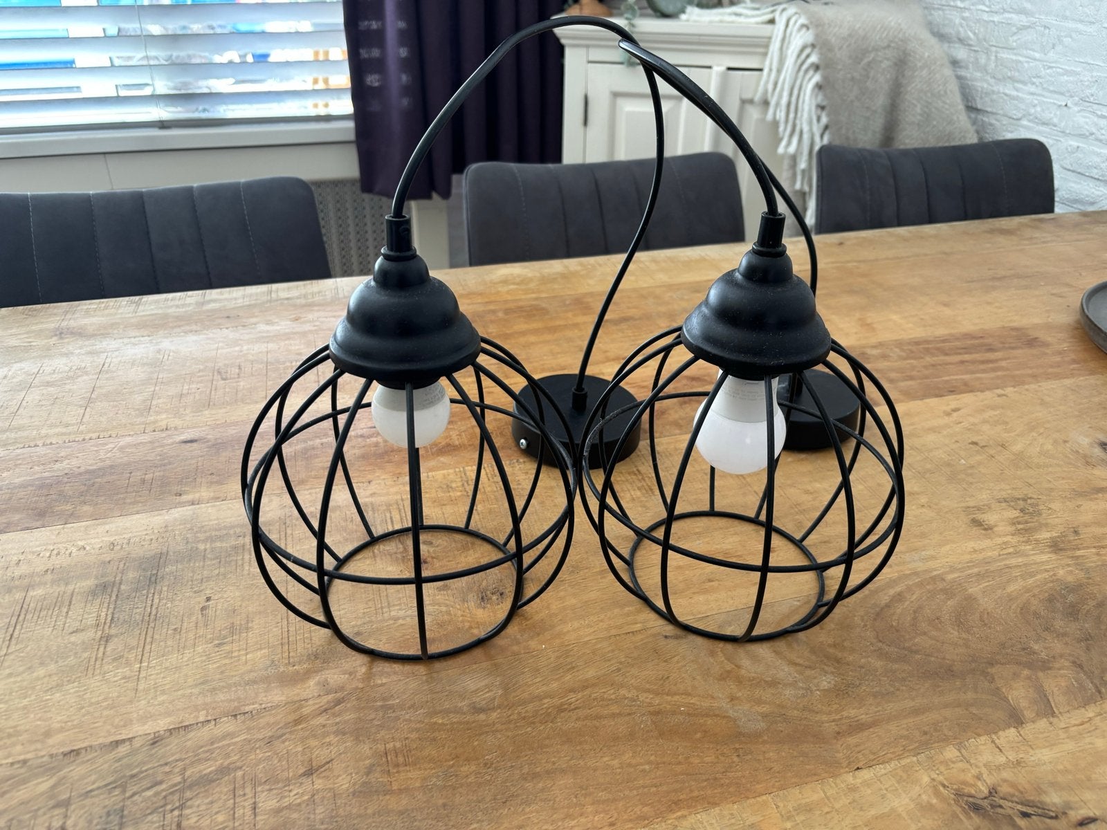 2 Leuke Zwarte Hanglampen - Industrieel Design, Ophalen of Verzenden, Zo goed als nieuw, Metaal, E27 (groot)