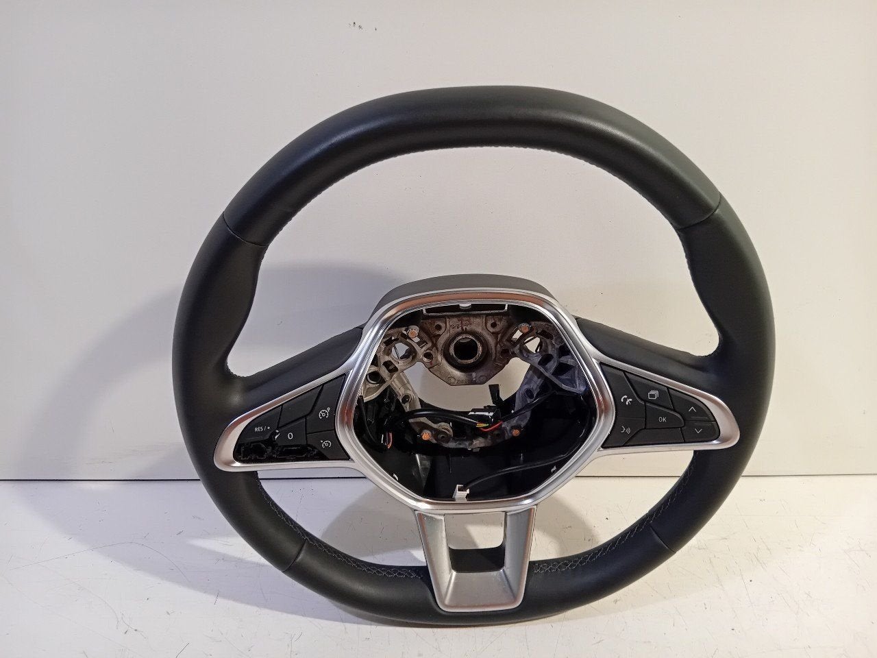Stuur Renault Arkana, Auto-onderdelen, Onderdelen@venauto.nl, Van der Ven Autorecycling B.V., Gebruikt, Ettenseweg 76, 4706 PB Roosendaal, The Netherlands
