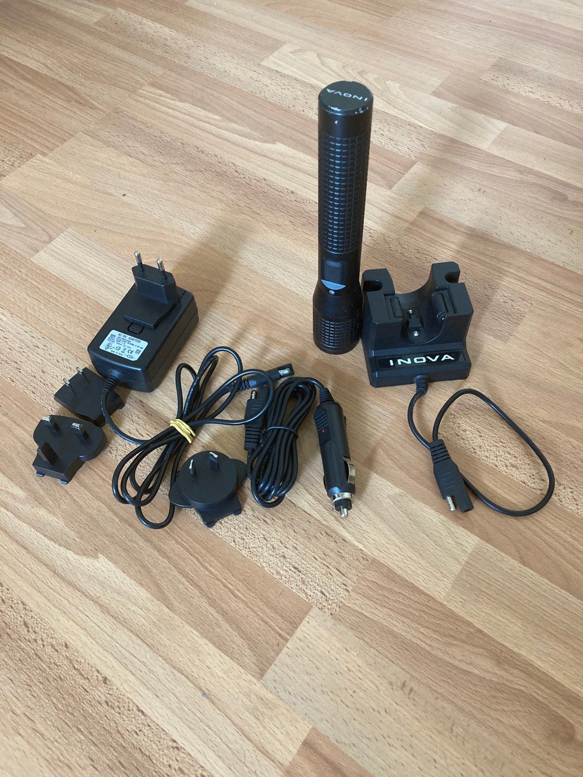 Inova T4R PowerSwitch ZaklampUltra Complete Set (230V + 12V), Ophalen, Zo goed als nieuw, Accu