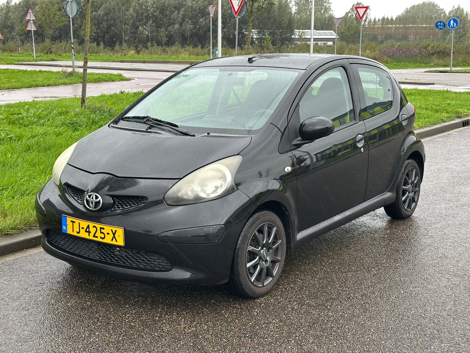 Toyota Aygo 1.0 12V Vvt-i 5DRS APK 10-2027 Airco scherm, Voorwielaandrijving, Elektrische ramen, 4 stoelen, Handgeschakeld