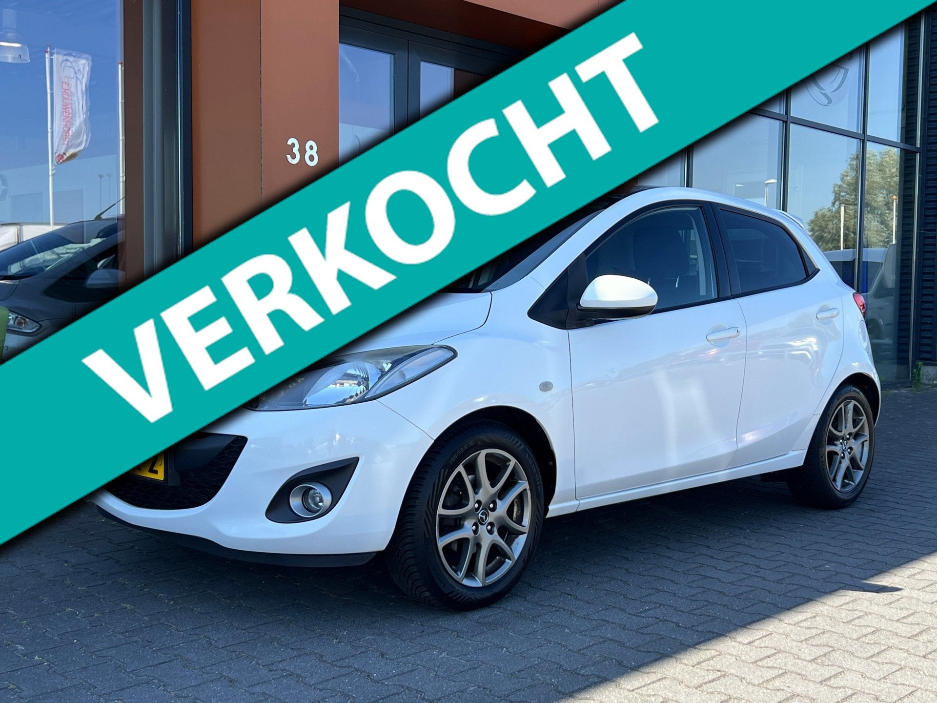 Mazda 2 1.3 BIFUEL|Navigatie|Bluetooth|Stoelverwarming|Isofi, Auto's, Mazda, Voorwielaandrijving, Euro 5, 4 cilinders, Origineel Nederlands