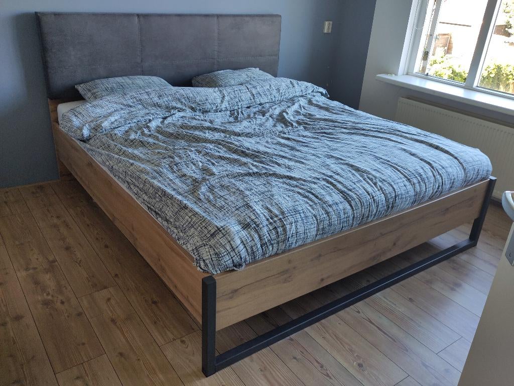 Compleet bed, goede staat - Titan 180X200, Ophalen, Verstelbaar, Overige kleuren, Tweepersoons