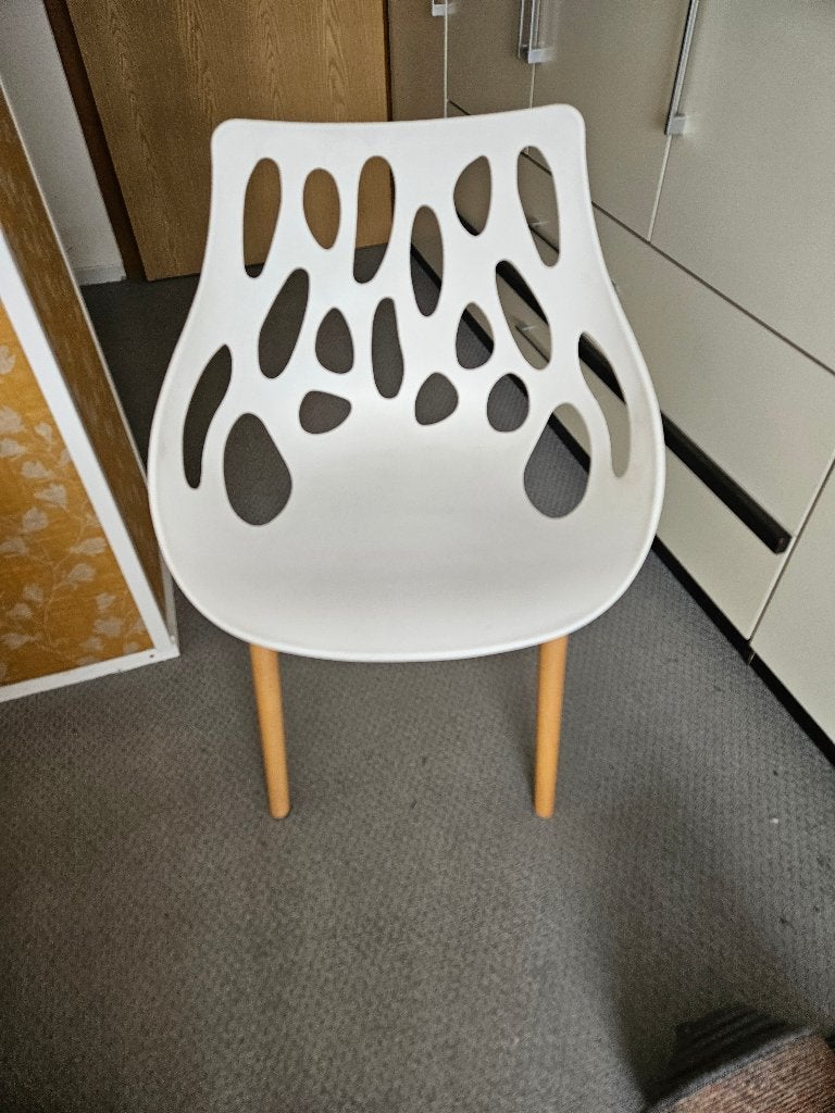 Moderne kleine eettafel, 3 stoelen, vloerkleed, kastje, bed, Ophalen, Gebruikt, Modern, Minder dan 4 stoelen