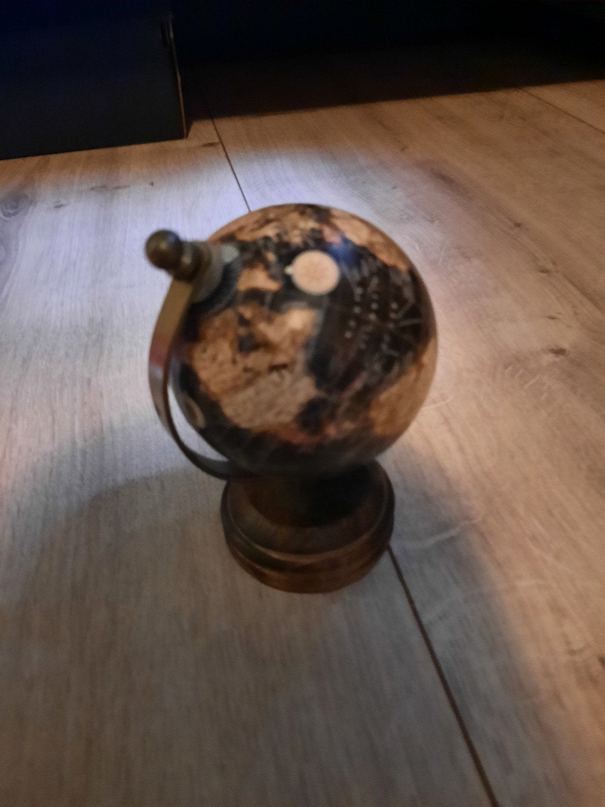 Decoratieve Wereldbol op Houten Voet, Draaibaar, Ophalen of Verzenden, Zo goed als nieuw, Antieke wereldbol