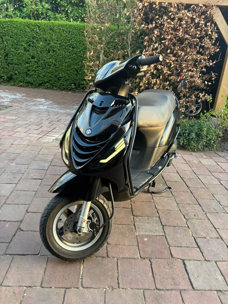 Piaggio zip 4t 50cc, Fietsen en Brommers, Ophalen, Zip, Zo goed als nieuw, Benzine