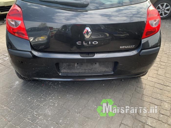 Achterbumper van een Renault Clio (NV676)