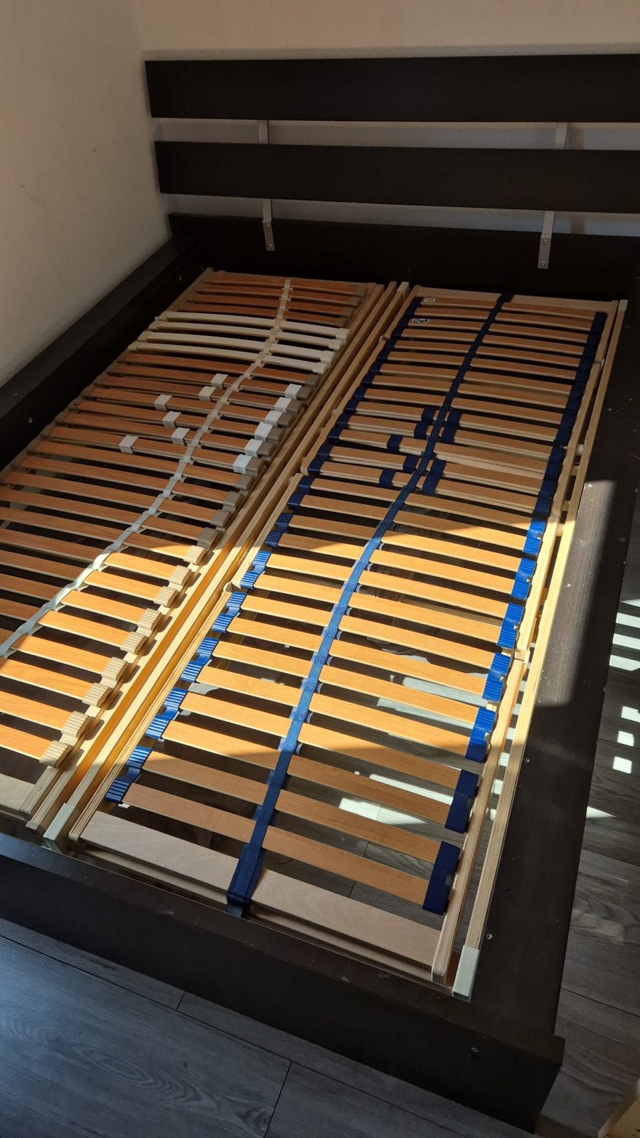 Ikea bed ombouw, 140 bij 200 met elektrische lattenbodems, Huis en Inrichting, Slaapkamer | Bedden, Ophalen, Verstelbaar, Zwart