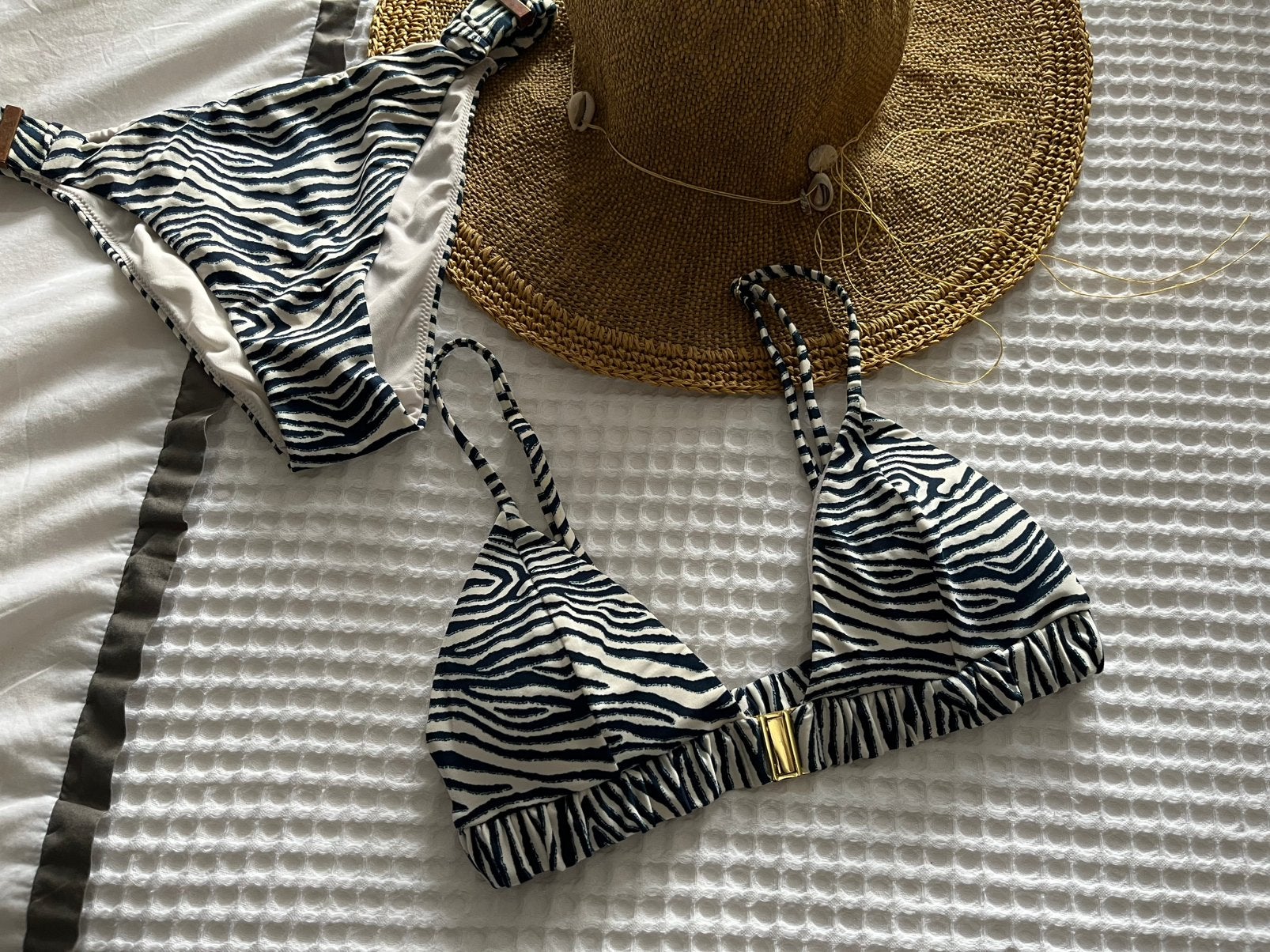 Super leuke blauw witte zebra bikini H&M maat S, Kleding | Dames, Badmode en Zwemkleding, Zo goed als nieuw, Bikini, Meerkleurig