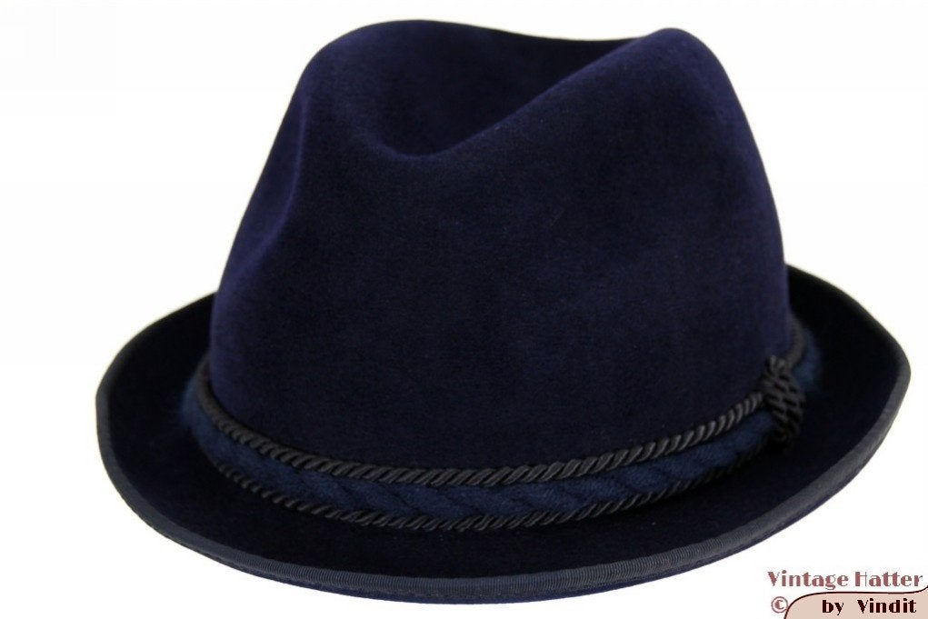 Vintage Gleufhoed Samisch donker blauw fluweel 58, Hoed, Ophalen of Verzenden, Zo goed als nieuw, 58 of 59 cm (L, 7¼ of ⅜ inch)