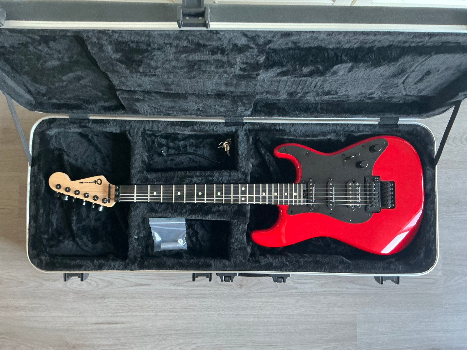 Charvel So-Cal Pro Mod - Mexico/Red, inclusief case, Ophalen of Verzenden, Zo goed als nieuw