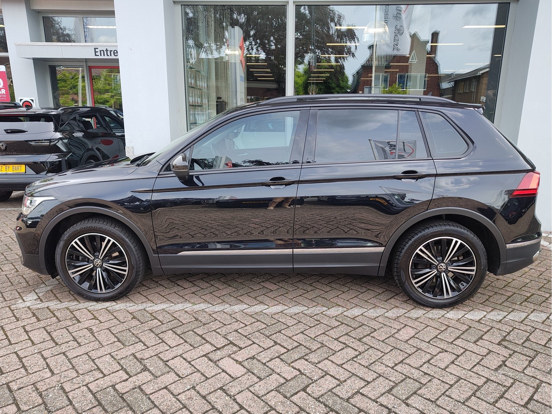 Volkswagen Tiguan 1.5 TSI ELEGANCE DSG - DSG GEREVISEERD- |, 15 km/l, 4 cilinders, Zwart, Bedrijf