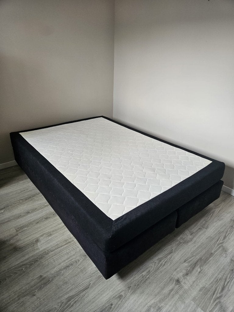 Boxspring 140x200cm JYSK (excl. topper), Huis en Inrichting, Slaapkamer | Boxsprings, Ophalen, Gebruikt, Zwart, Tweepersoons