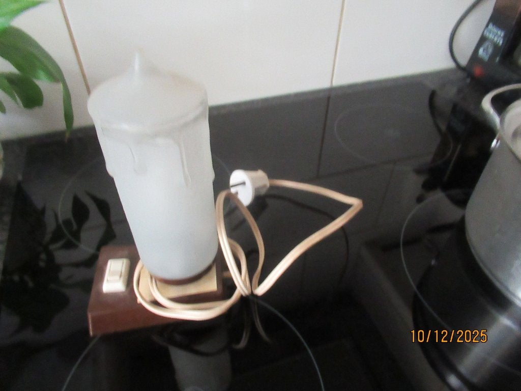 VINTAGE KAARSVORMIGE TAFELLAMP - MAT GLAS-JAREN 70, Ophalen of Verzenden, Huis en Inrichting