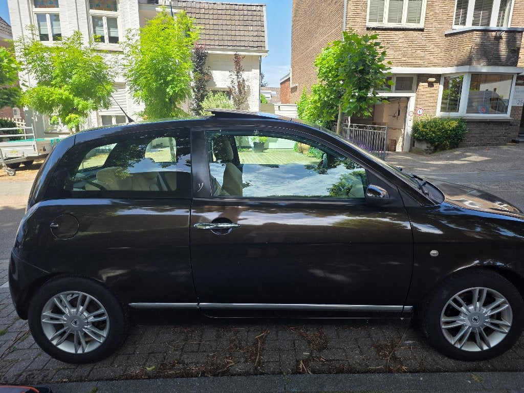 Lancia Ypsilon 1.4 panoramadak APK juni 2027, Auto's, Voorwielaandrijving, Beige, 4 cilinders, Bruin